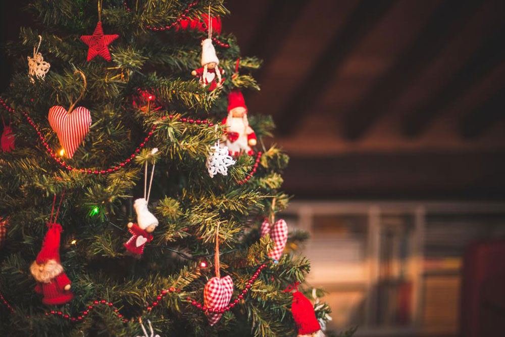 5 beautiful themes and decoration items for your Christmas tree