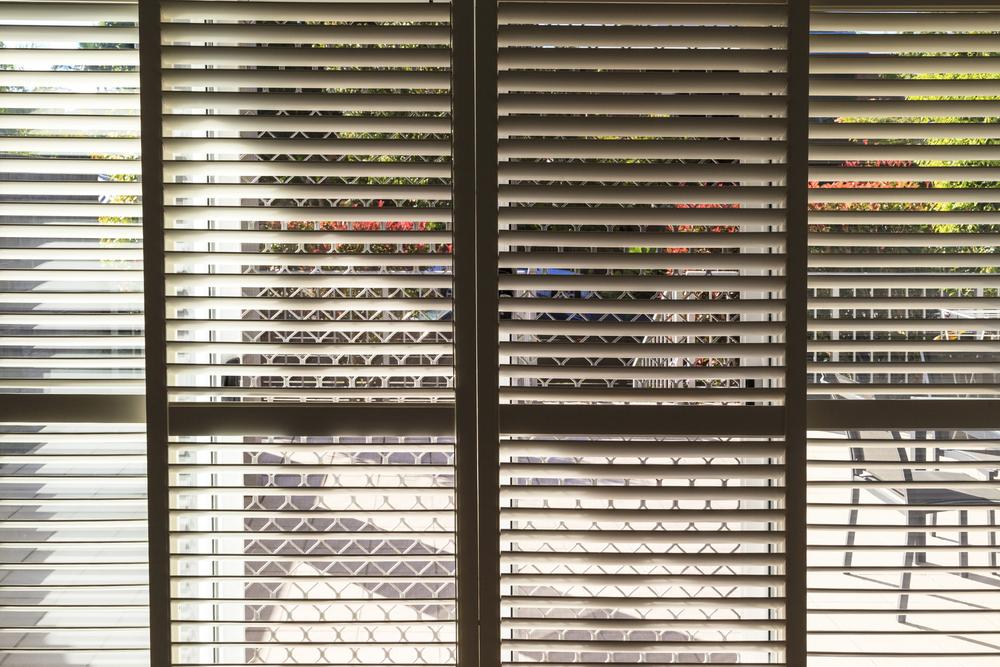 Decorate your windows with Roman shade pattern