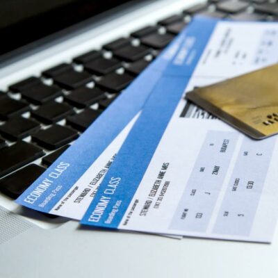 Tips To Choose Between Cash Back And Travel Rewards Cards