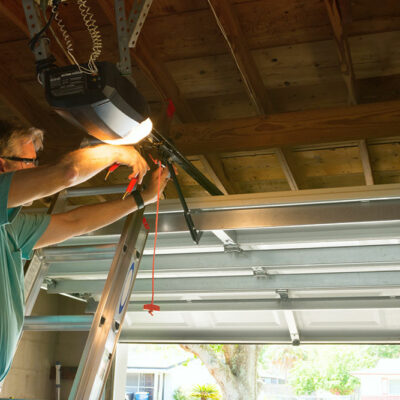 Tips to choose the right garage door repairs service